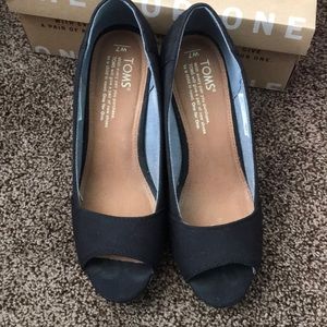 🌸 Toms black wedges 🌸